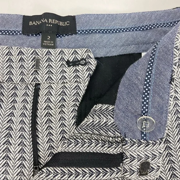 BANANA REPUBLIC 5 Inch Tailored Shorts Black/White   Size 2 - Picture 6 of 9